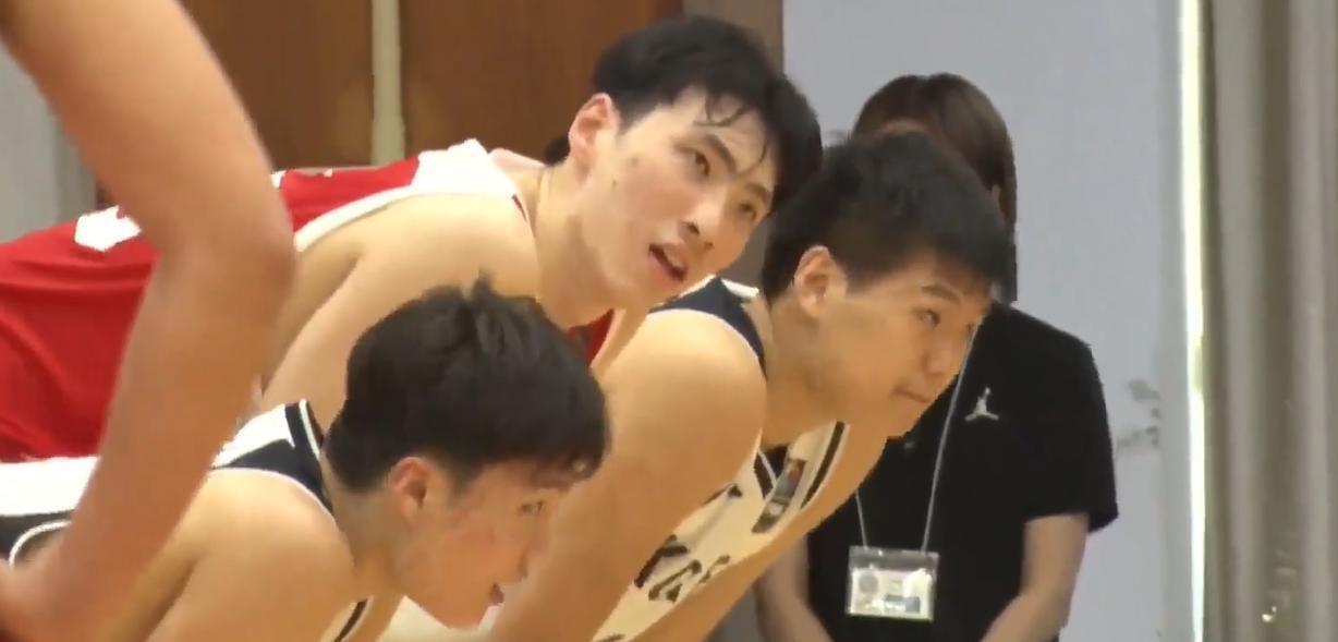 NBA官方晒总冠军定妆照:尼克斯17人出镜 索汉和杰米森没拍上?