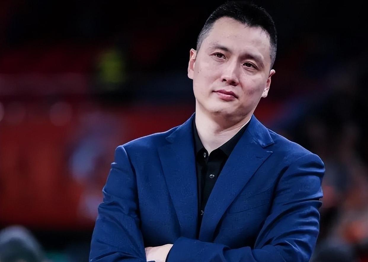 比尔·西蒙斯设想:勒布朗·詹姆斯可能推迟签约,到赛季中再签