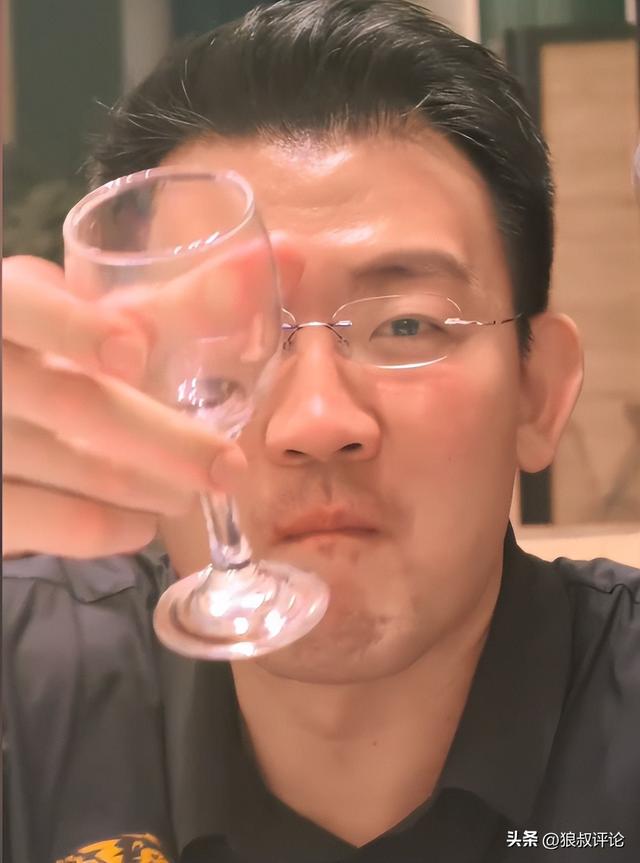 马刺队友谴责尼克斯球迷扔鸡蛋 文班亚马本人却无所谓